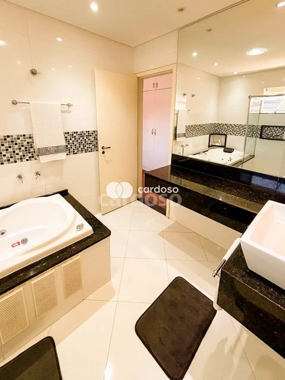 casa_condominio à venda no Aeroporto, Londrina